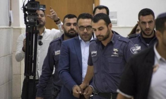 الاحتلال يعتقل محافظ القدس وأمين سر حركة فتح