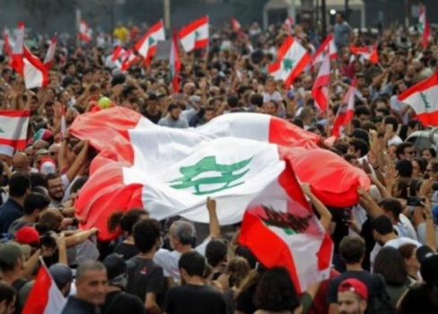 احتجاجات لبنان تدخل يومها الثامن وترقب لكلمة عون