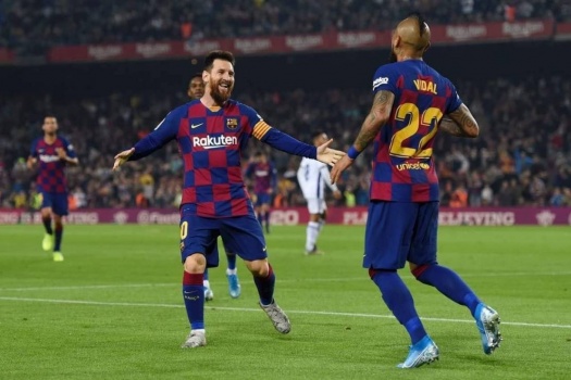 ميسي يقود برشلونة لاكتساح بلد الوليد
