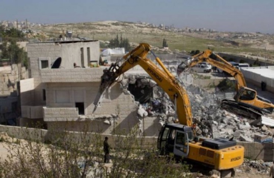 الاحتلال يهدم غرفتين سكنيتين ببادية القدس