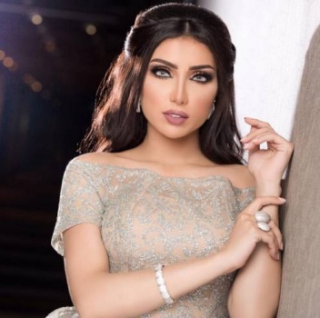 التحقيق مع الفنانة المغربية دنيا بطمة لتورطها في فضح وابتزاز الفنانين