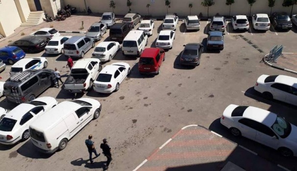 الشرطة تضبط مركبات تحمل لوحات أرقام مزورة في الخليل