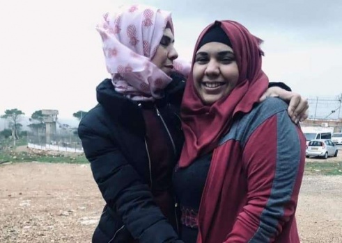 بعد اعتقال دام 4 سنوات…الأسيرة المقدسية منار شويكي حرّة
