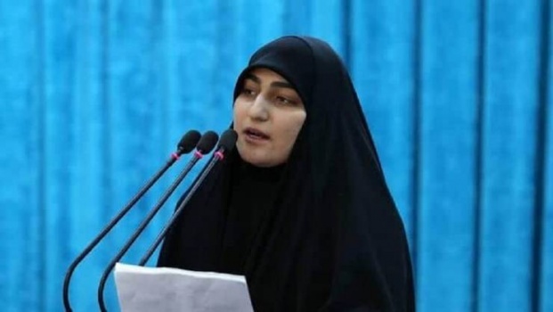 ابنة سليماني تعلق بالعربية على'إنستغرام' بصورة 'مؤثرة'!