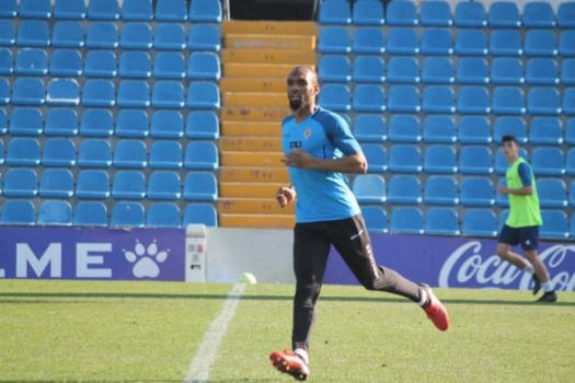 خلال 15 دقيقة.. فريقان يعلنان ضم اللاعب نفسه