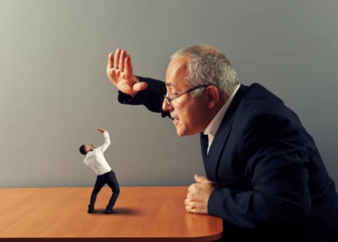 مديرك يكرهك.. كيف تصبح الأقرب إليه في ١٠ خطوات؟