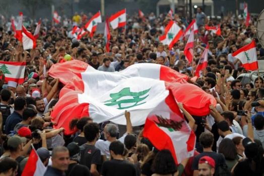المتظاهرون اللبنانيون يستخدمون سلاحا جديدا