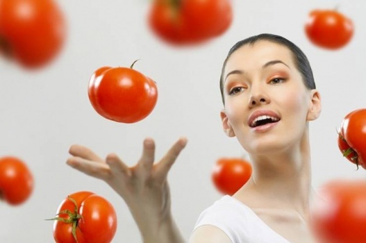الأطباء يحددون الأشخاص الذين يجب ألا يتناولوا الطماطم