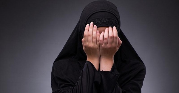 إماراتية تخلع زوجها لإقامته علاقة محرمة مع والدتها