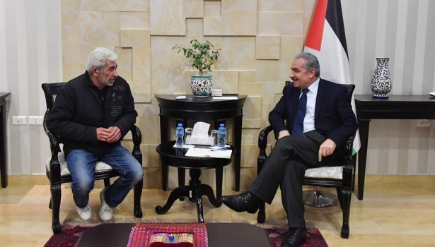 اشتية: لن يذهب دم الشهيد صلاح زكارنة هدراً  ولا يوجد أحد فوق القانون