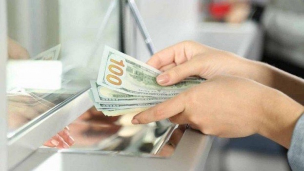 أين يتجه سعر الدولار عالميا بعد ضخ 3 تريليونات في الأسواق؟