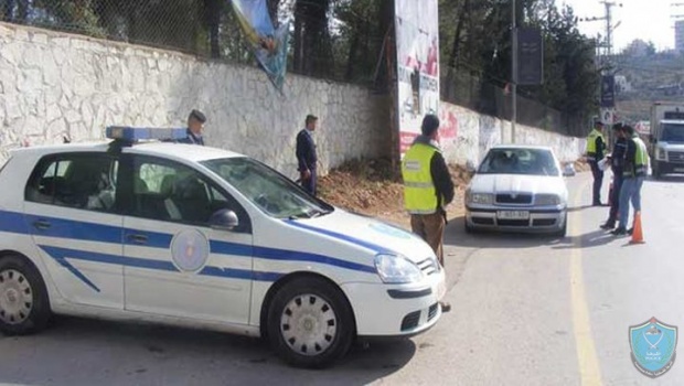 الشرطة تضبط 3 مركبات تقوم على نقل عمال بشكل مخالف لحالة الطوارئ في جنين