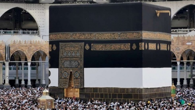 العثور على طلاسم وأسحار مربوطة بأستار الكعبة.. ورئاسة شؤون الحرمين تعلق ﻿
