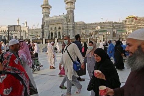 السعودية توسع اجراءات الوقاية وتوقف مناسك العمرة لمواطنيها
