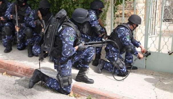 الشرطة تغلق صالة بلياردو وتلقي القبض على صاحبها في جنين