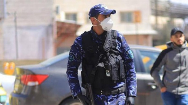 القبض على شخصين حاولا تهريب عامل إلى الداخل المحتل