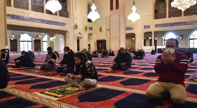 أوقاف غزة تقرر فتح المساجد تدريجيًا لأداء صلاة الجمعة فقط وإقامة صلاة عيد الفطر