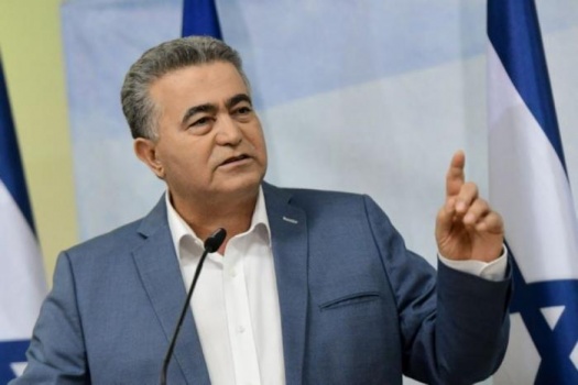 عمير بيرتس يعارض ضم أجزاء من الضفة ويؤيد مبدأ حل الدولتين
