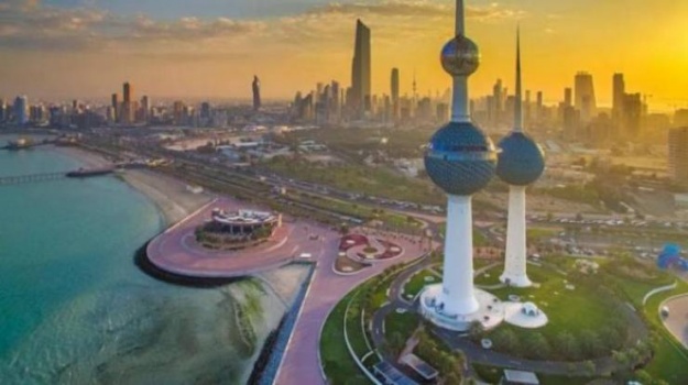 بسبب مشهد حذاء.. ممثل مصري يتسبب في غضب كويتي