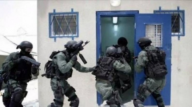 هيئة الأسرى: وحدات القمع تقتحم قسم 3 بسجن عسقلان وتعتدي على الأسرى