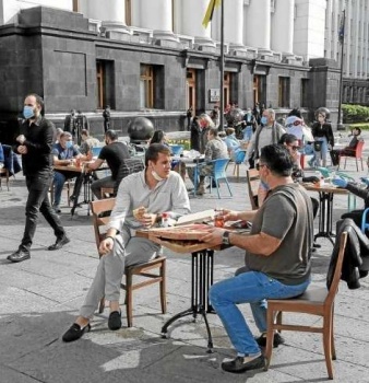 رسمياً... أول دولة أوروبية تعلن انتهاء وباء كورونا فيها