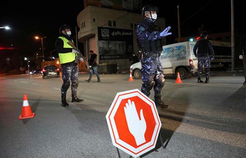محافظ الخليل يقرر اغلاق حلحول وتفوح ومنطقة عروض المسجد 5 أيام