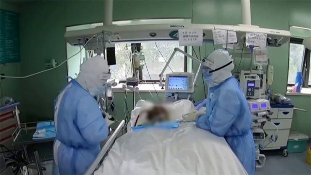 أقاربه فصلوا مقبس جهاز التنفس لتشغيل المكيف.. فقتلوه!!