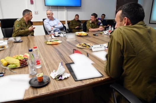 وزير الجيش الإسرائيلي يعلق على تهديد "القسام" بشأن مخطط الضم