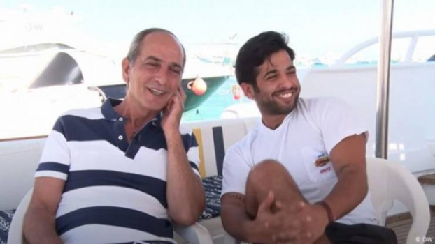 نجل هشام سليم يبكي ويعترف بخطأ 'تحوله جنسيا'