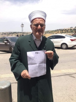 الاحتلال يقرر إبعاد الشيخ عكرمة صبري عن الأقصى 4 أشهر