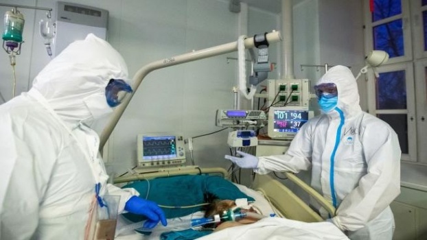 الصحة: وفاة سيدة خمسينية بعد اصابتها بفيروس كورونا في محافظة الخليل ﻿