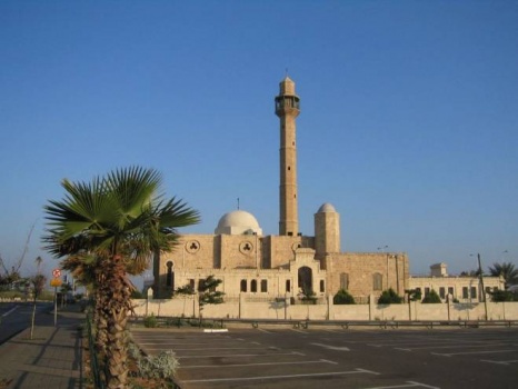 الشرطة الإسرائيلية تعتقل إمام مسجد حسن بيك في يافا