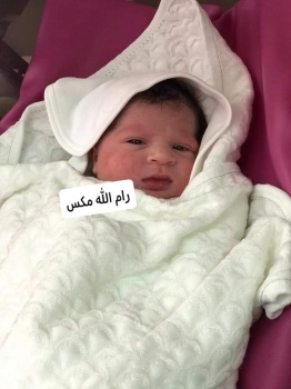 صور..زوجة أسير من قرية مركة جنوب جنين تُرزق بـ&rdquo;طفلة&rdquo; حملت بها عبر &ldquo;نطف مهربة&rdquo;