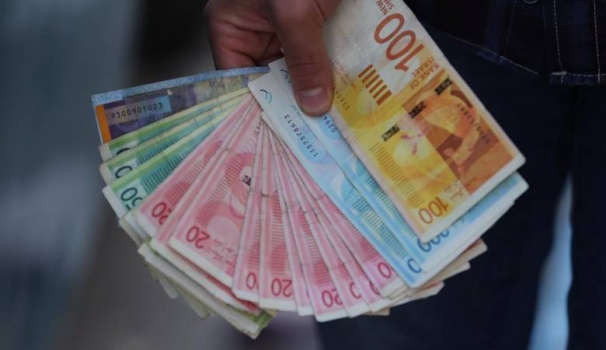 عمرو: 500 شيكل سيتم توزيعها على الطلبة المحتاجين في المخيمات
