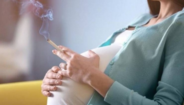 كيف يؤثر التدخين على الحمل؟