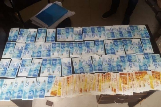 الشرطة تكشف ملابسات سلب مركبة من مواطن ومبلغ 20 الف شيكل في ضواحي القدس 
