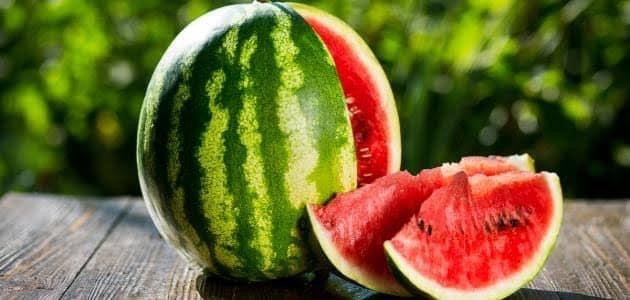 من عليهم تجنب الإفراط بتناول البطيخ الأحمر؟