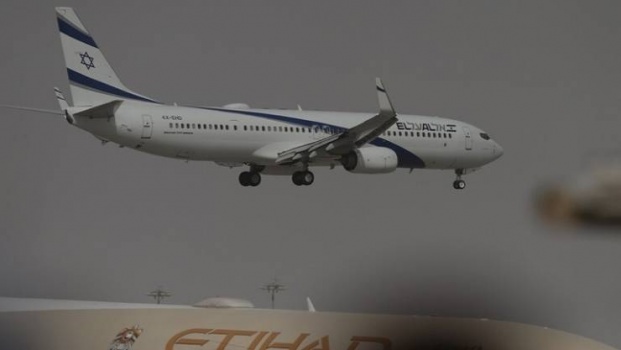 الطائرة الإسرائيلية تحط في أبو ظبي في أول رحلة مباشرة ومن دون توقف