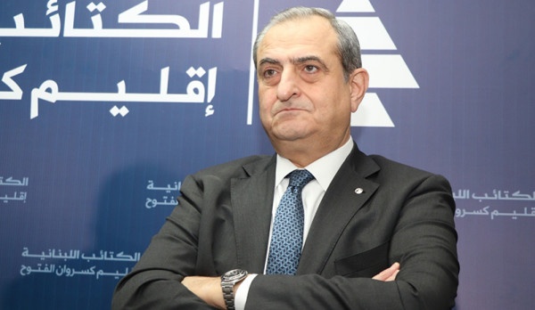 وفاة الأمين العام لحزب (الكتائب) اللبناني في الانفجار الذي وقع بالعاصمة (بيروت)