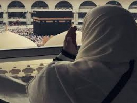 هل يجوز أداء الزوجة عمرة عن زوجها المتوفي في فترة العدة؟