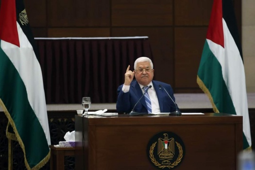 الرئيس عباس بمستهل اجتماع القيادة: الشعب الفلسطيني وحدة واحدة ضد المؤامرة