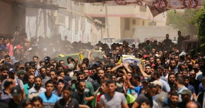 غزة: الآلاف يشيعون جثامين شهداء انفجار الشجاعية 