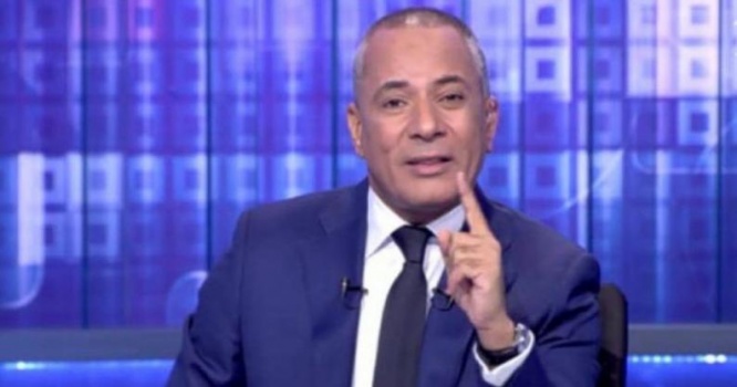 إعلامي مصري يتفاخر بجريمة قتل صيادي غزة الفقراء ويهدّد الفلسطينيين بـ"الفرم"!