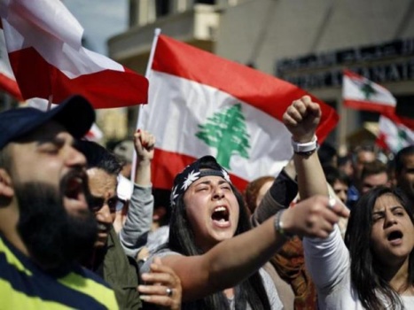 توتر في بيروت مع خروج مسيرتين إحداهما مناهضة لعون والثانية مؤيدة