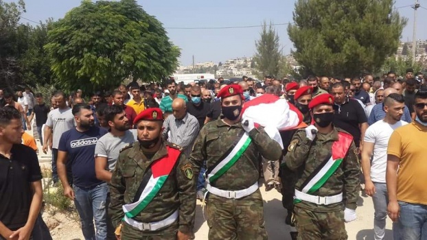بمراسم عسكرية…جماهير غفيرة تشيع جثمان النقيب الشمالي في بلدة كفرراعي جنوب جنين