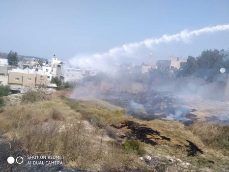 نتج عنه حالة إختناق لشاب …حريق اشجار واعشاب في قرية رمانة غرب جنين