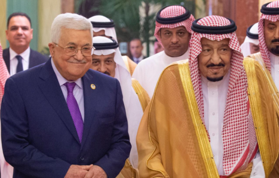 الرئيس عباس يهنئ العاهل السعودي ونجله بيوم إعلان المملكة