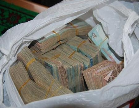 قصة ولا في الخيال &rdquo; نائب يحصل على قرض قيمته 200 الف دينار بكفالة شقيقه المتوفى منذ 10 أعوام &ldquo; ﻿