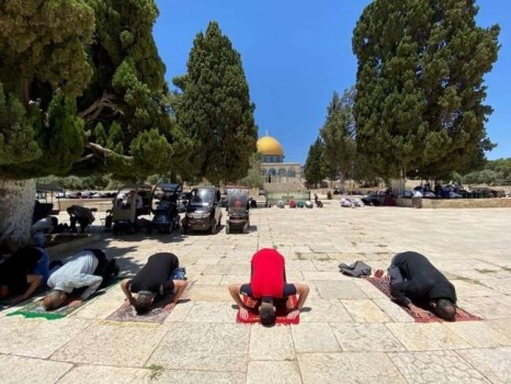 للأسبوع الثاني- عزل القدس القديمة والأقصى وصلوات على الأسفلت