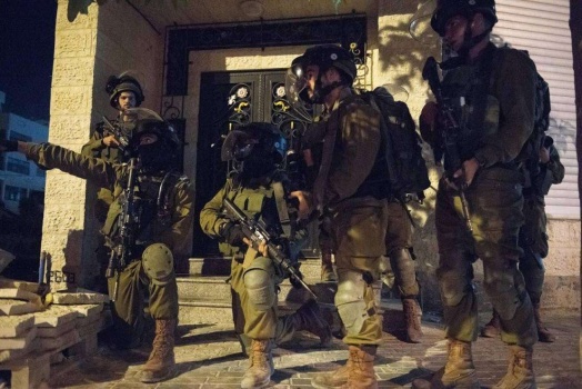 الأسماء...الاحتلال يعتقل 24 مواطنا من الضفة